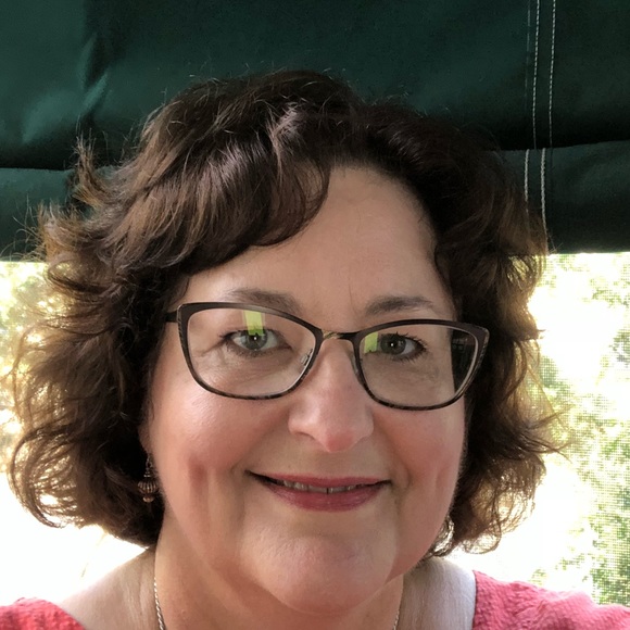 Meet your Posher, Laura - Picture 1 of 1